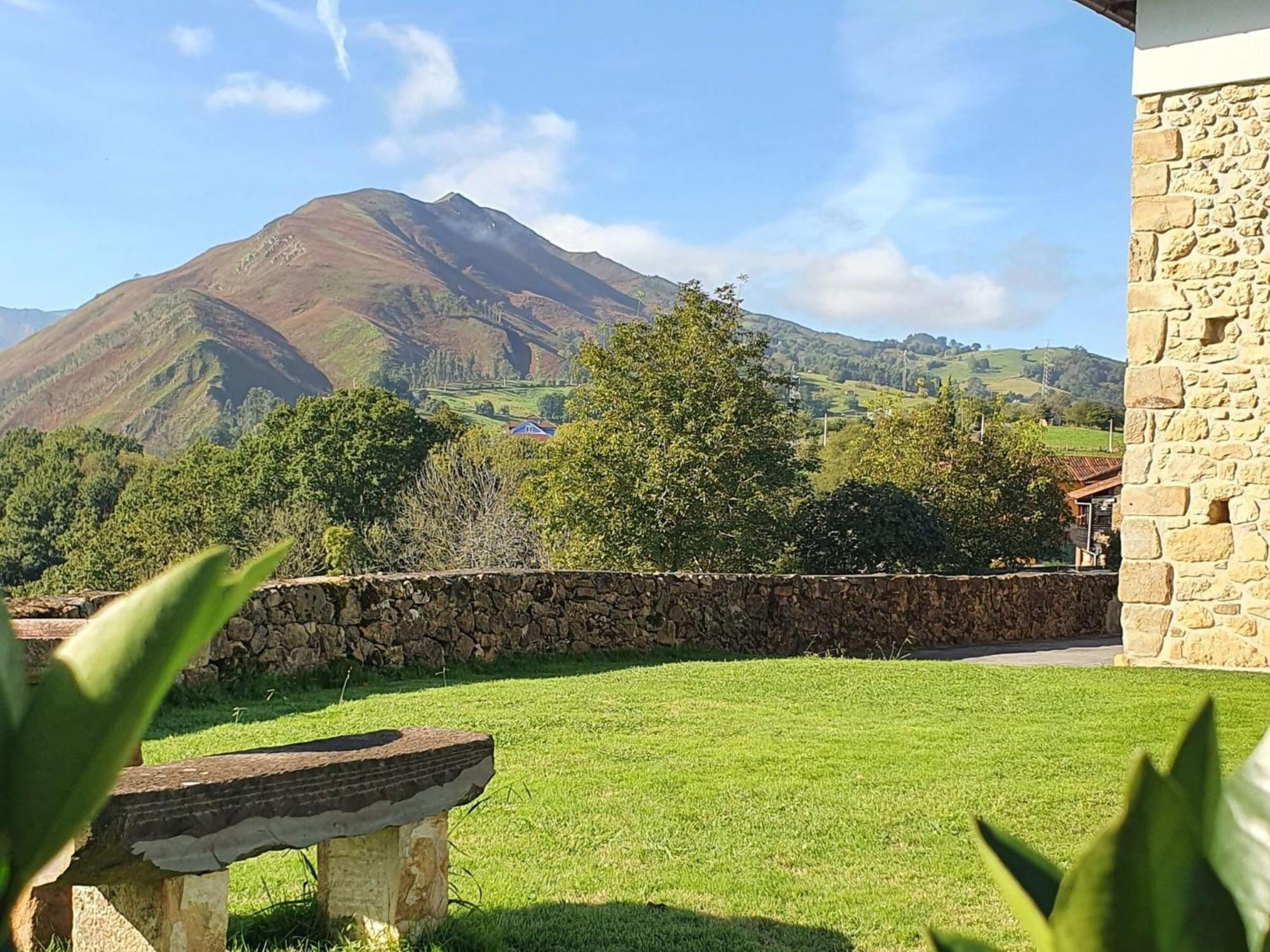 La Torre De Llames Arriondas Kültér fotó