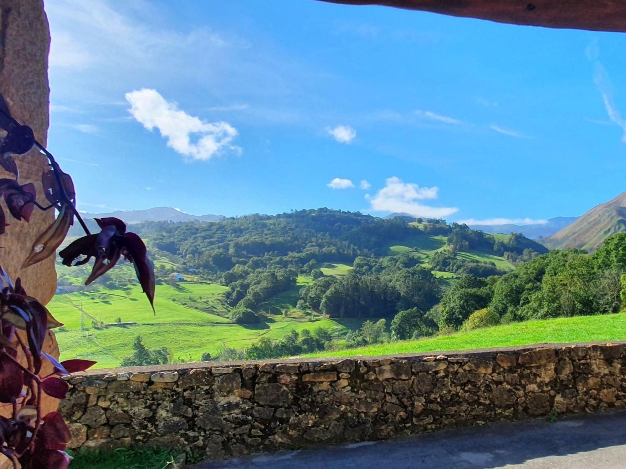 La Torre De Llames Arriondas Kültér fotó