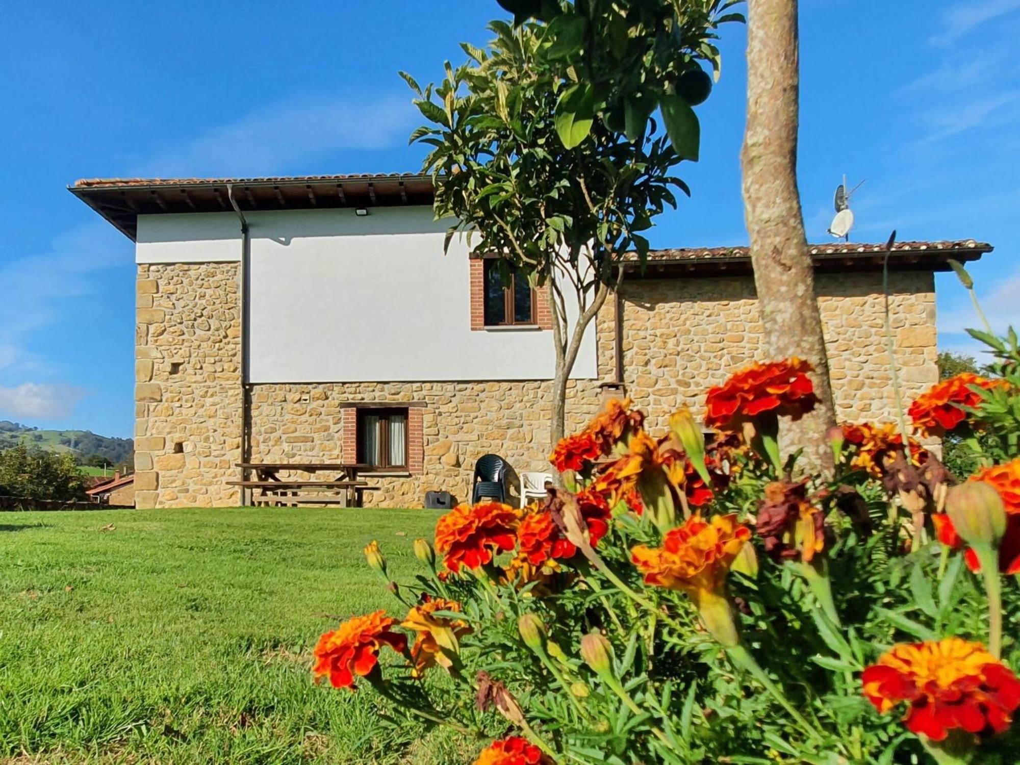 La Torre De Llames Arriondas Kültér fotó